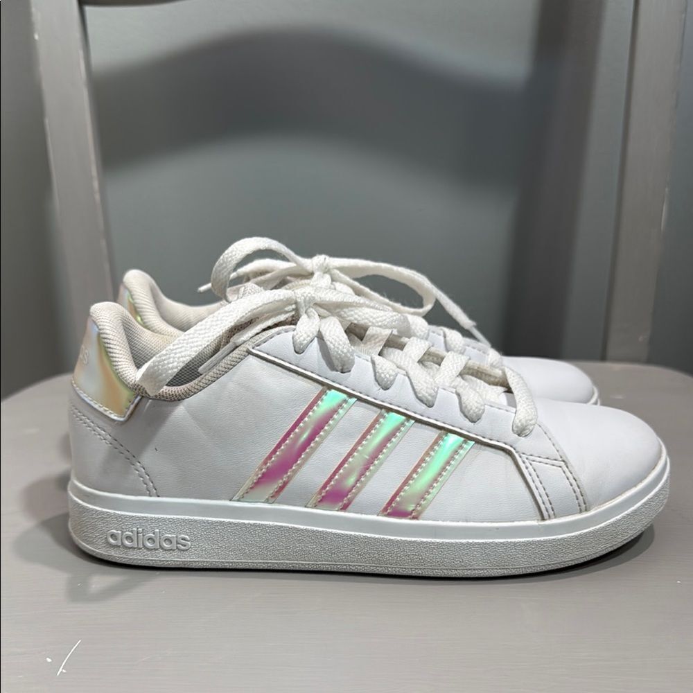 Adidas Kids Sneakers in White with Iridescent Accents - Picture 6 of 10